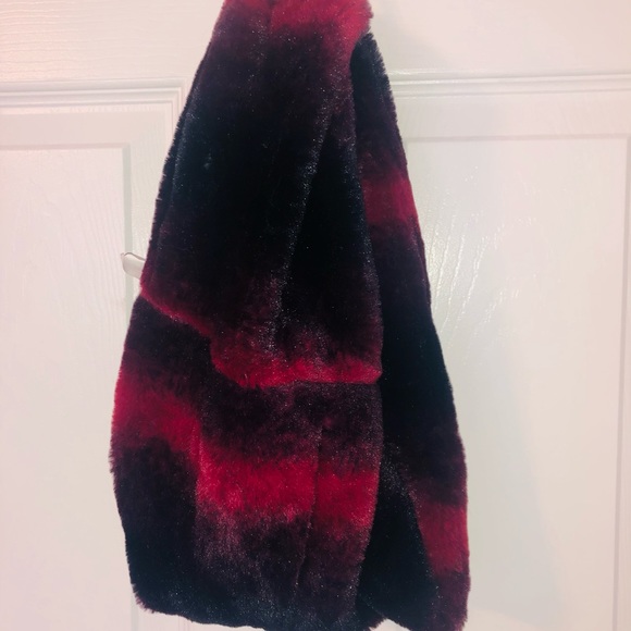 Red and black fluffy soft (faux fur) infinity scarf. Never worn - Picture 2 of 4